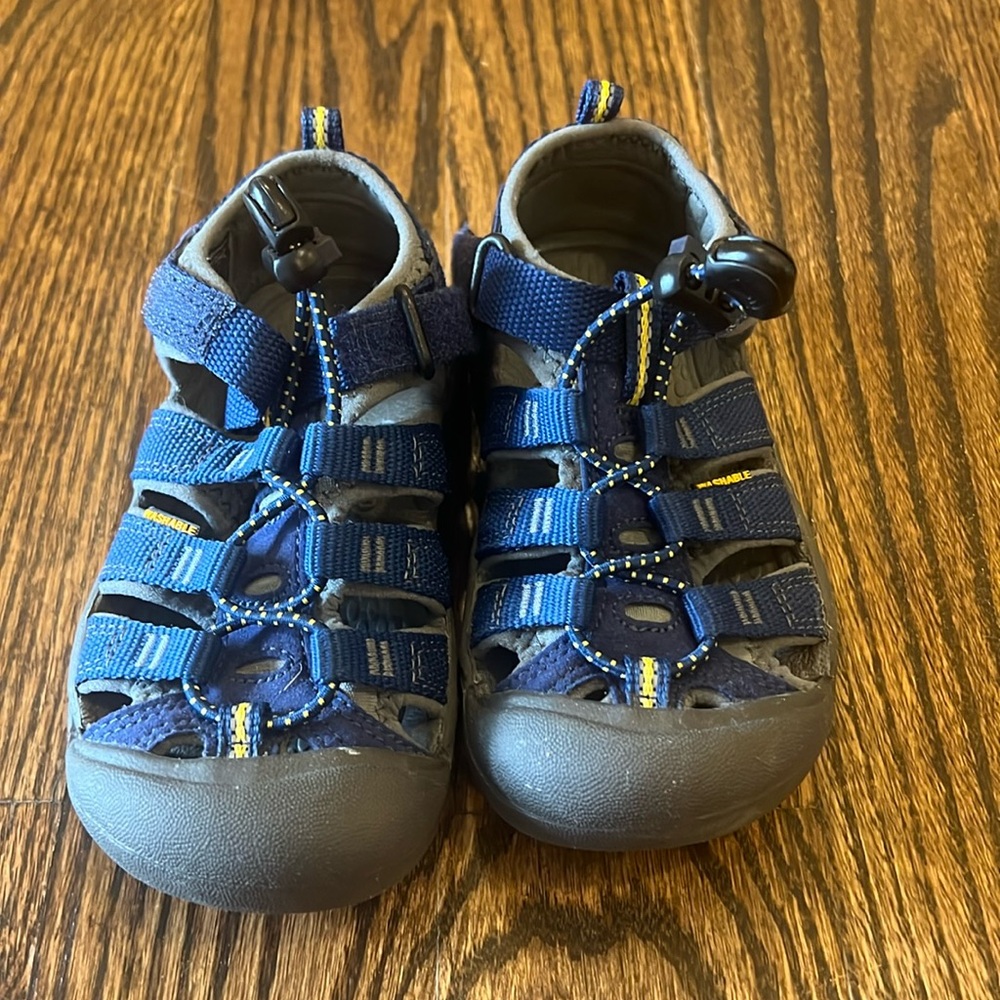 Kids Keen sandals. Gently used.